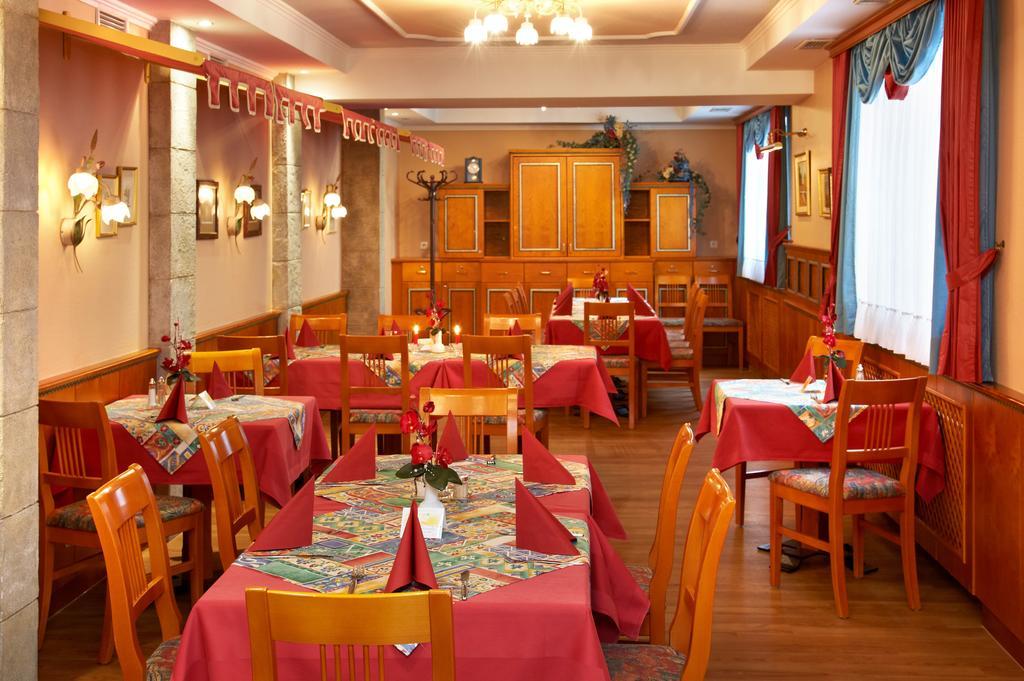 Gasthof Gigl Neustadt an der Donau Buitenkant foto